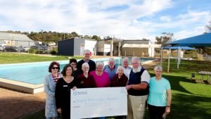 Corey Wingard MP with Swimmers and ECBAT members with Eudunda Swimming Pool & Complex as they receive the cheque