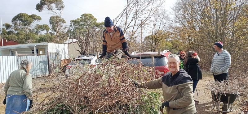 GeoCachers Help Clean Up at the Eudunda Railway